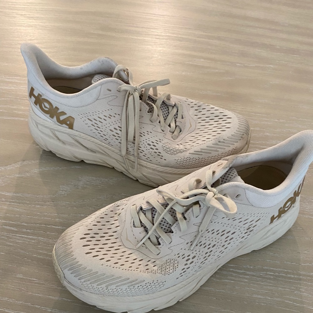 Hoka One One Clifton 7 athletic shoes